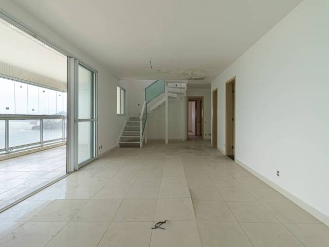 #232 - Apartamento para Venda em Santos - SP