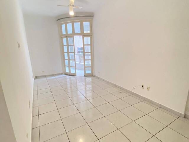 #311 - Apartamento para Locação em Santos - SP